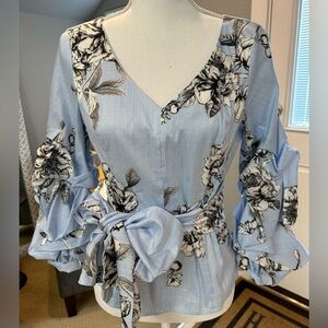 WHBM! EUC! Worn one time. Multicolored V-Neck Puff Sleeve Blouse